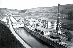 Historická fotka vodní elektrárny